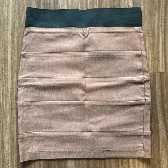 Brown mini skirt - Picture 2 of 3